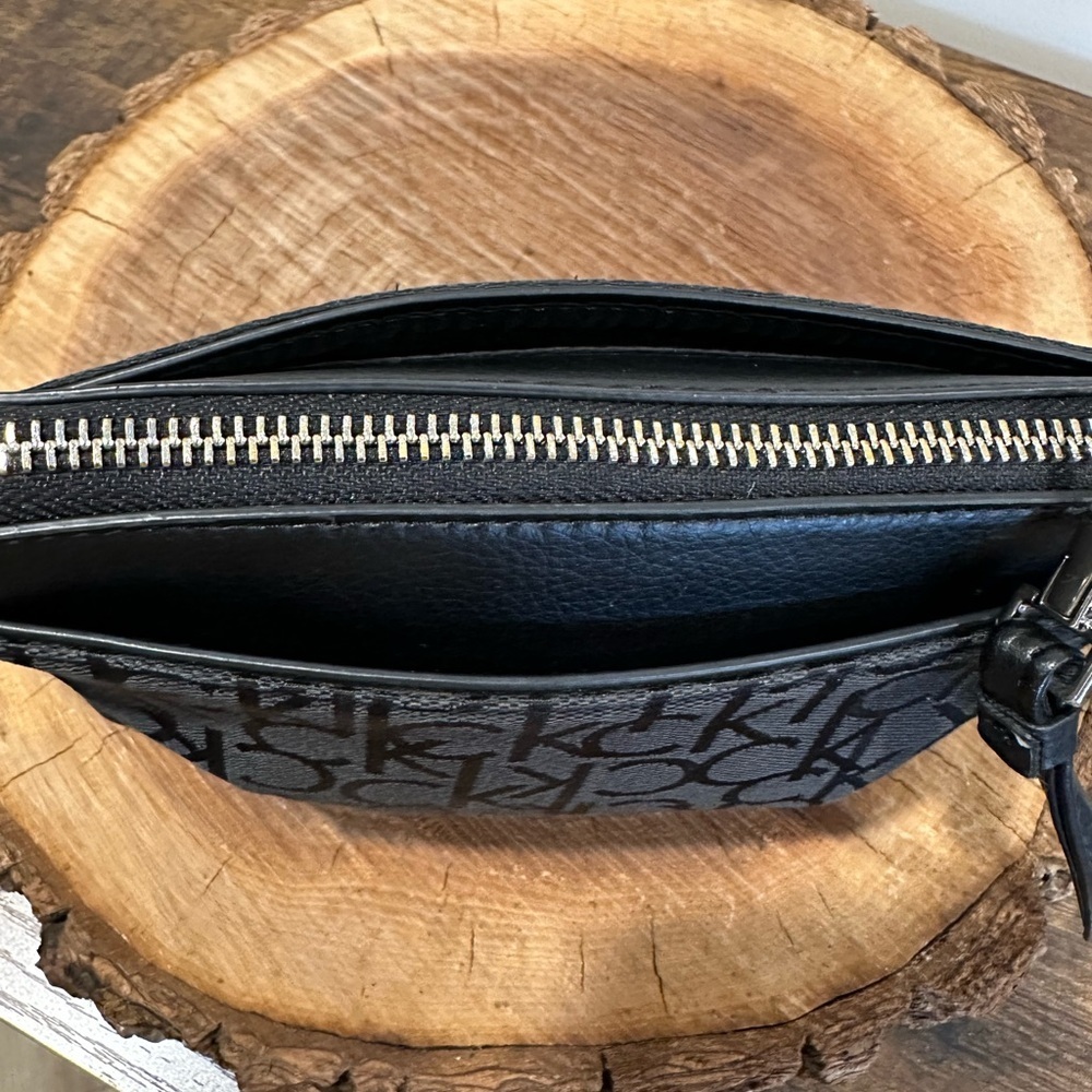 Calvin Klein Black Wristlet - Picture 5 of 8